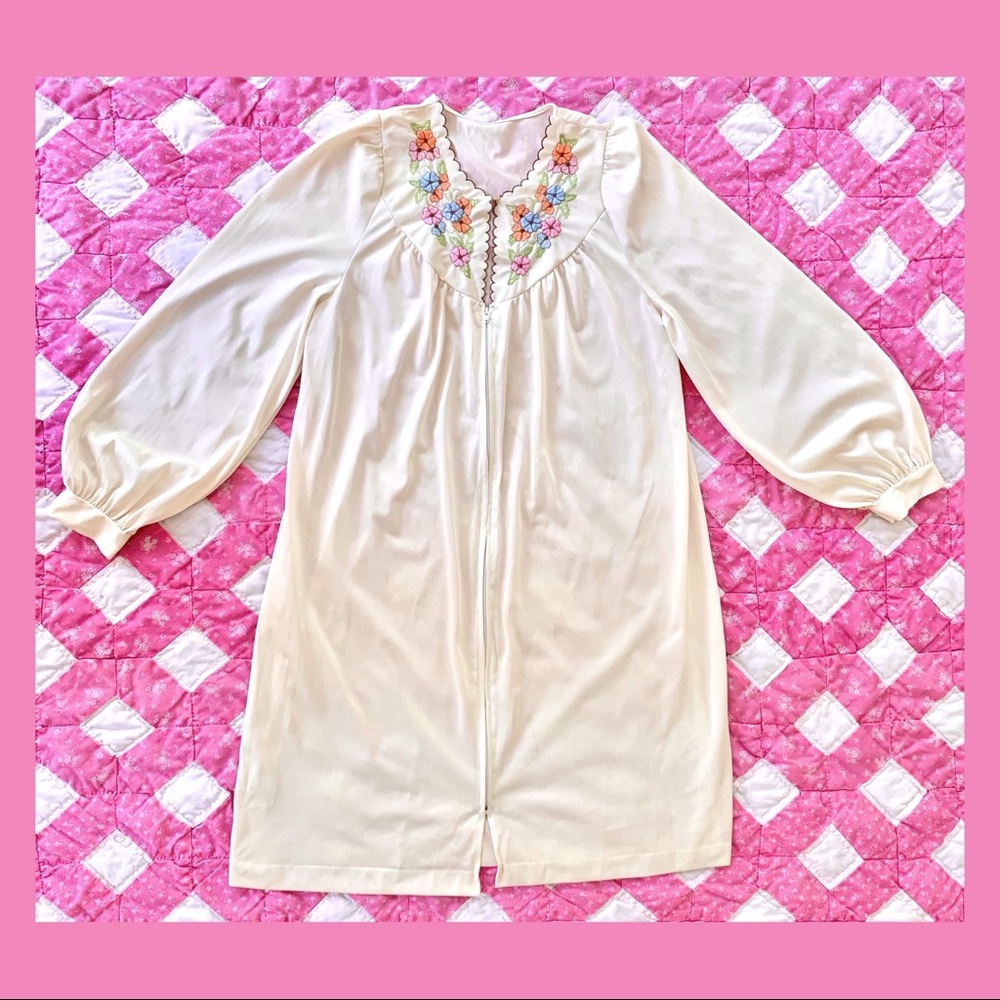 Vintage 1970s sweet floral cream colored balloon sleeve mini nightgown size M/L